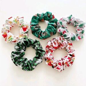 Christmas 🎄 Scrunchies 
